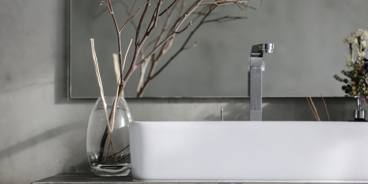 7 Habits That Will Help You Live in a Tidy House Wiping down the sink